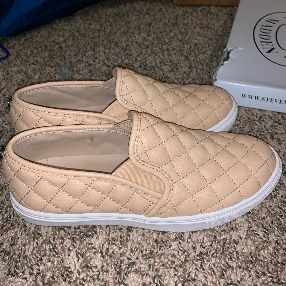 Steve Madden slip ons
